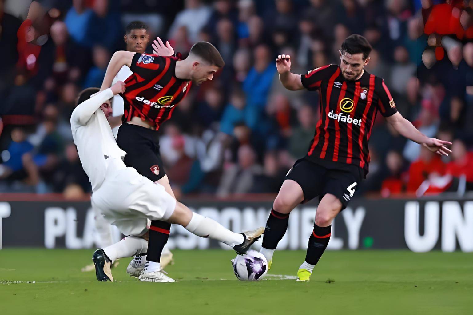 YABO-关于尼斯训练开放日，今晨防线松动引欢呼，社区盾在即，心理建设被强调的信息