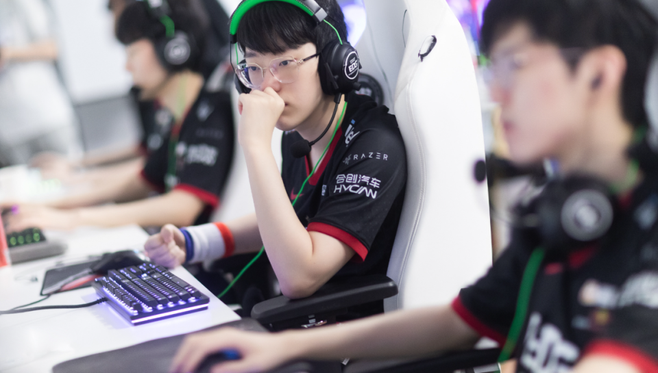 亚博体育-Scout回归赛场，比分优势明显首场状态亮眼，巴塞罗那观众沸腾！的简单介绍