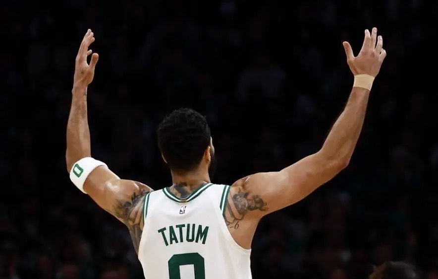 塔图姆连续二十场比赛得分超过关键助攻，塞尔维亚队挑战极限！的简单介绍